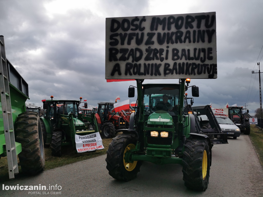 Traktory blokują DK 70 w stronę Skierniewic