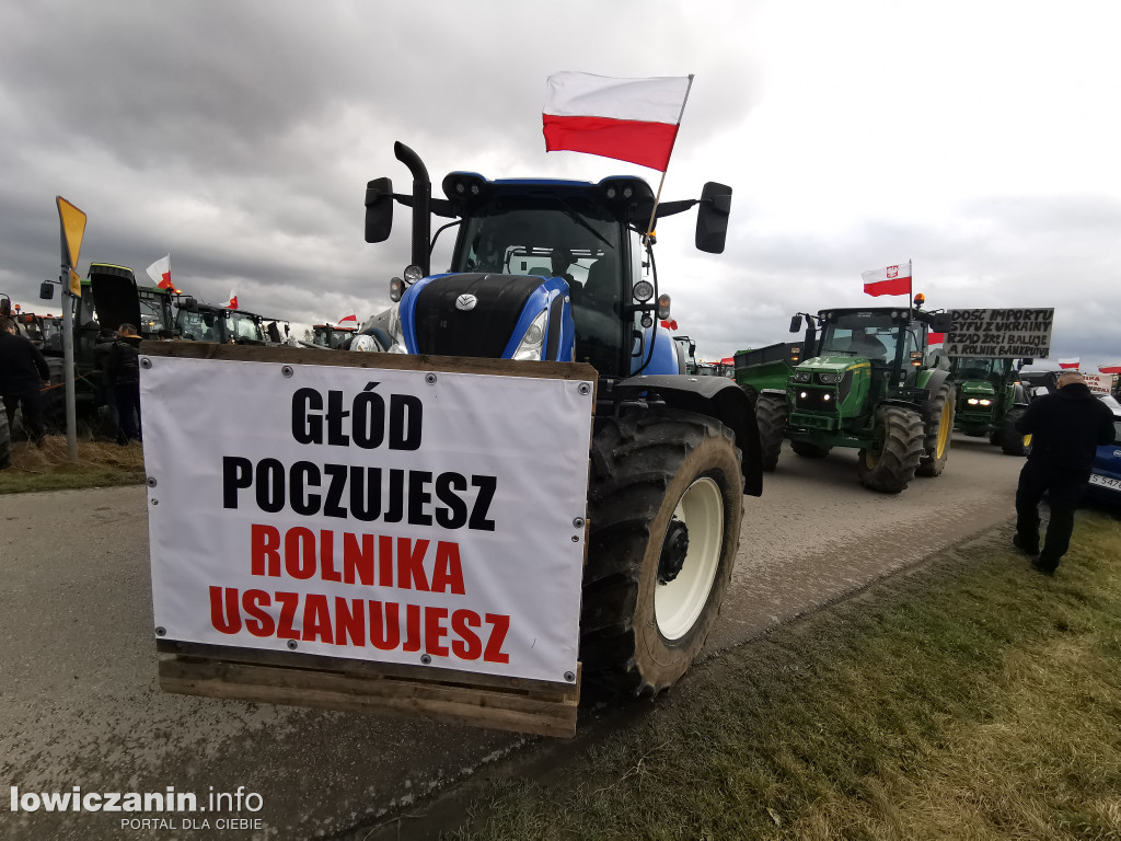 Traktory blokują DK 70 w stronę Skierniewic