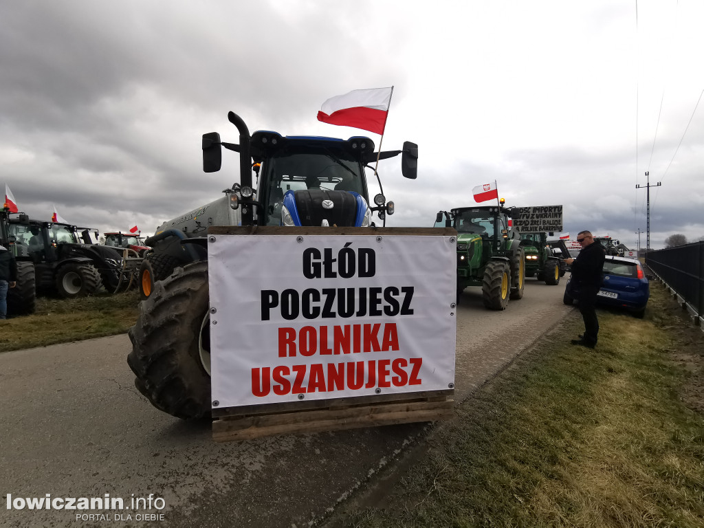 Traktory blokują DK 70 w stronę Skierniewic