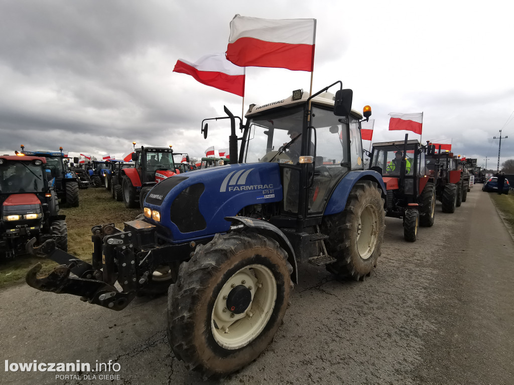 Traktory blokują DK 70 w stronę Skierniewic