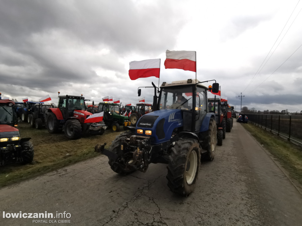 Traktory blokują DK 70 w stronę Skierniewic
