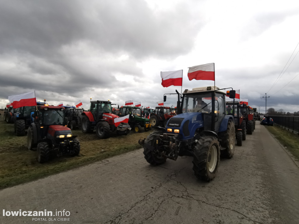 Traktory blokują DK 70 w stronę Skierniewic