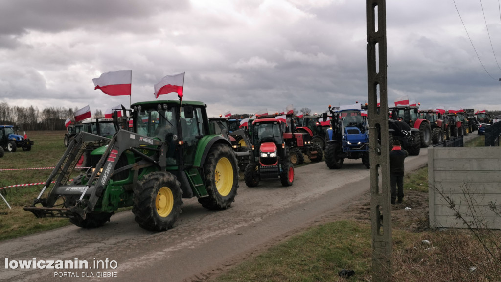 Traktory blokują DK 70 w stronę Skierniewic