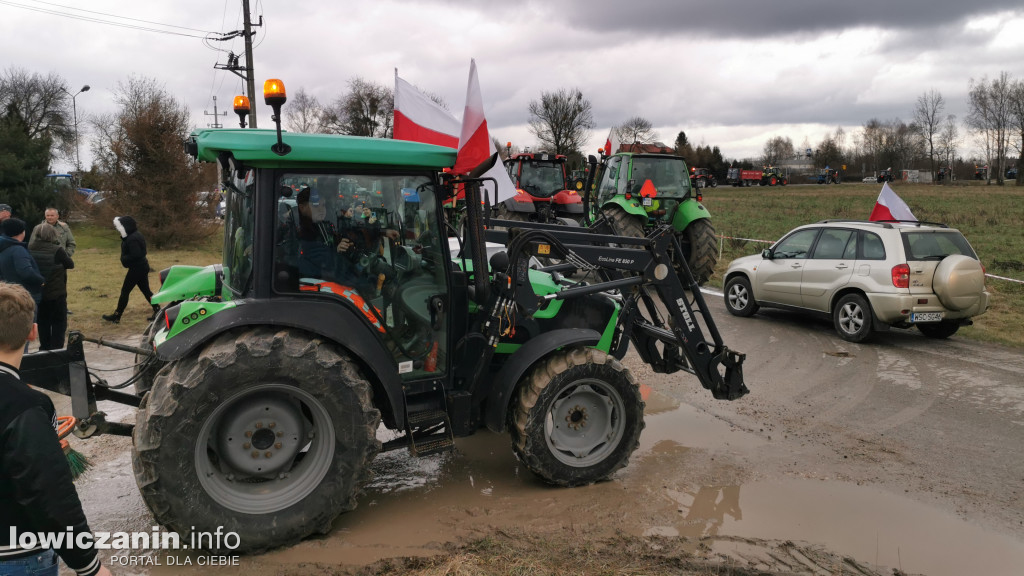 Traktory blokują DK 70 w stronę Skierniewic
