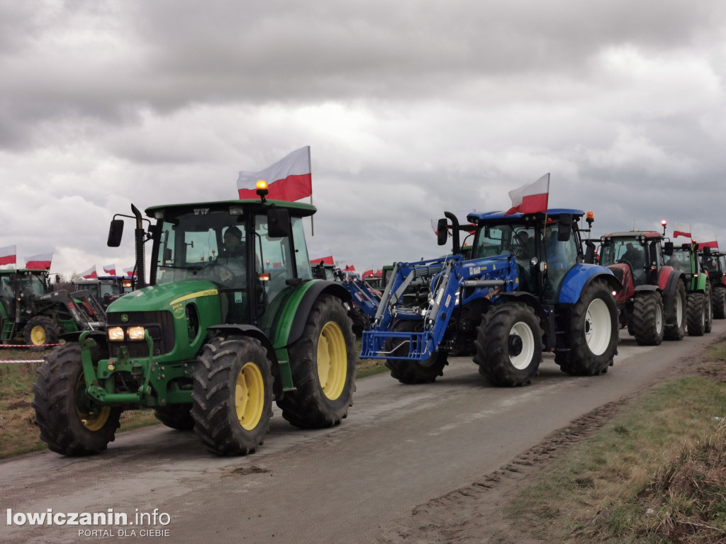 Traktory blokują DK 70 w stronę Skierniewic