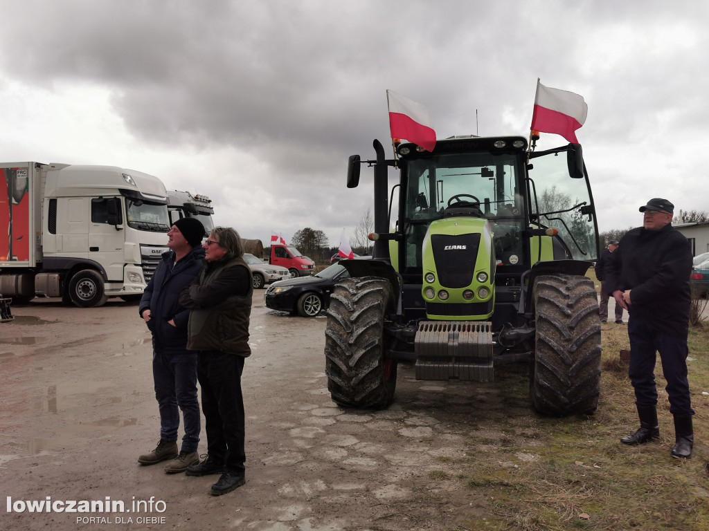 Traktory blokują DK 70 w stronę Skierniewic