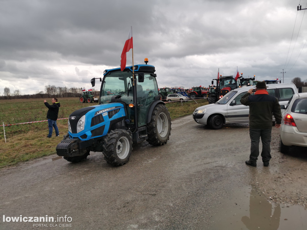 Traktory blokują DK 70 w stronę Skierniewic