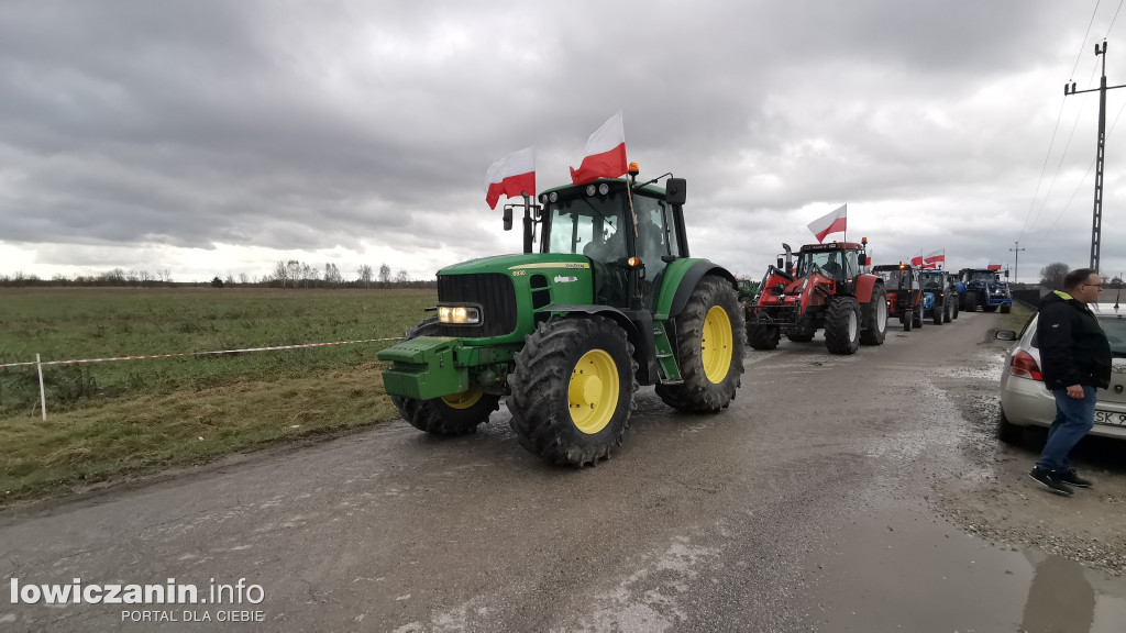 Traktory blokują DK 70 w stronę Skierniewic