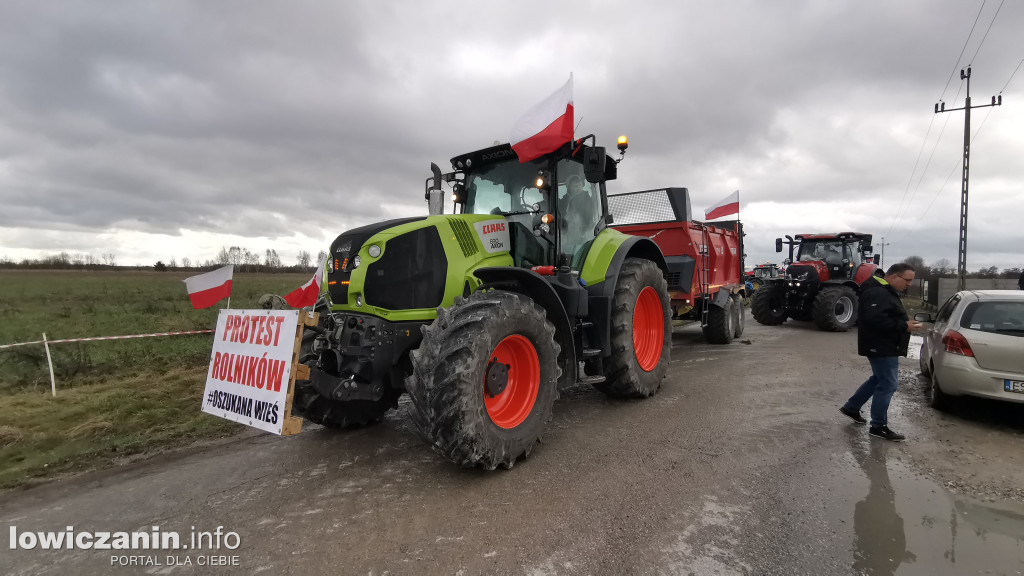 Traktory blokują DK 70 w stronę Skierniewic
