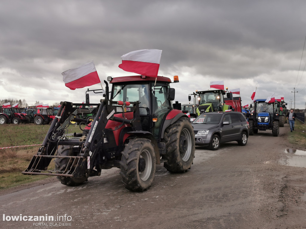 Traktory blokują DK 70 w stronę Skierniewic