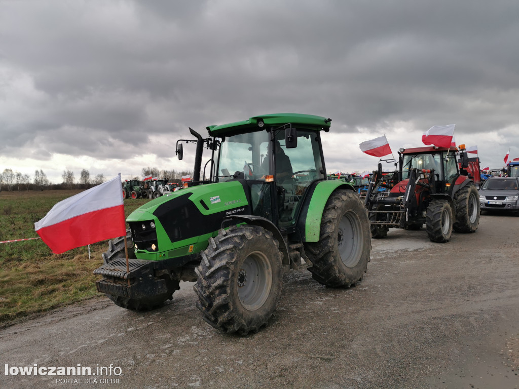Traktory blokują DK 70 w stronę Skierniewic
