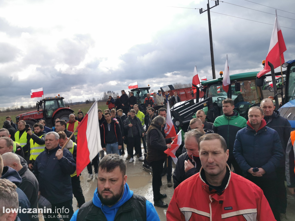 Traktory blokują DK 70 w stronę Skierniewic