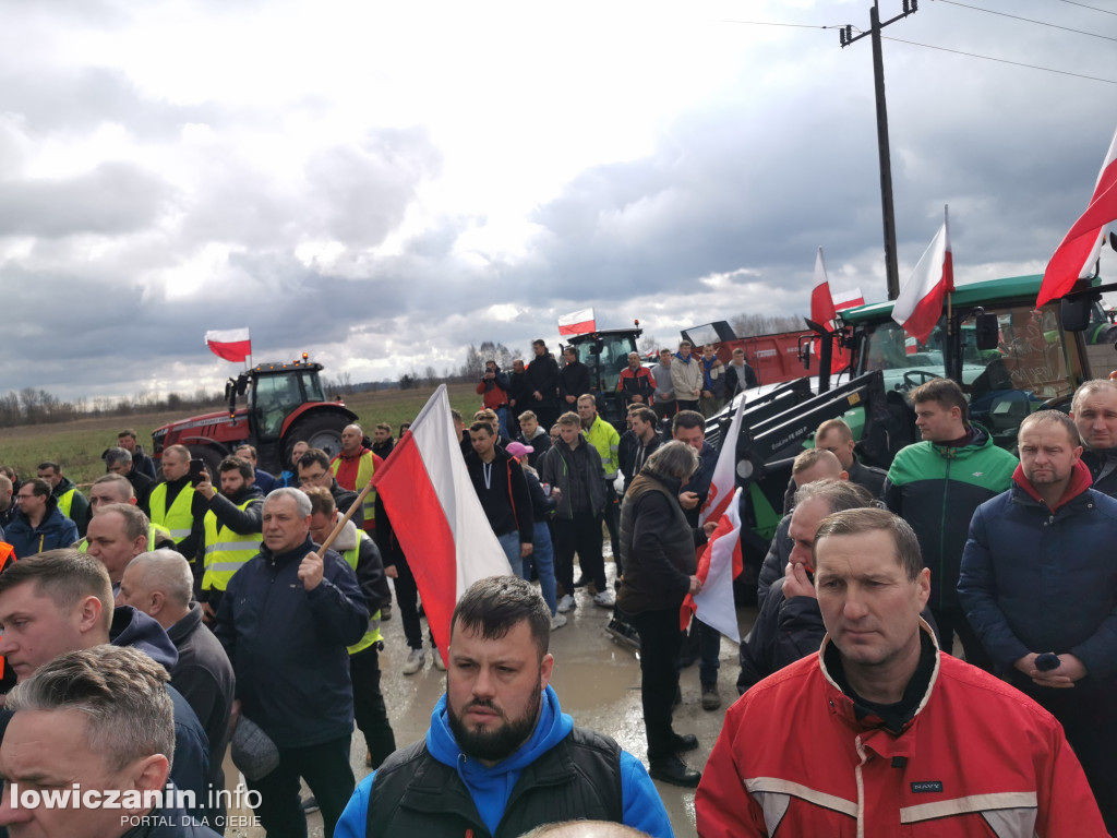 Traktory blokują DK 70 w stronę Skierniewic