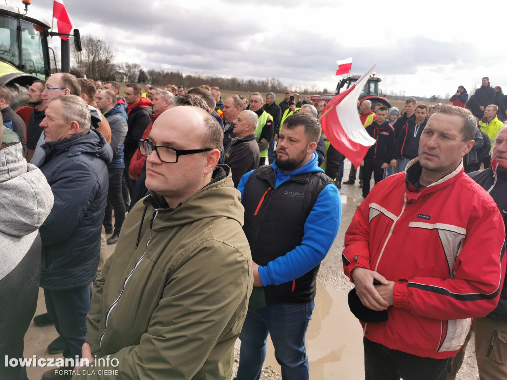 Traktory blokują DK 70 w stronę Skierniewic