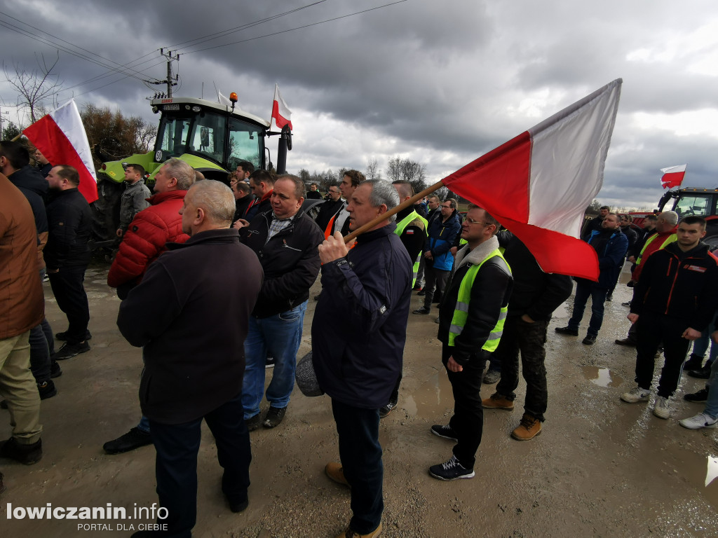 Traktory blokują DK 70 w stronę Skierniewic