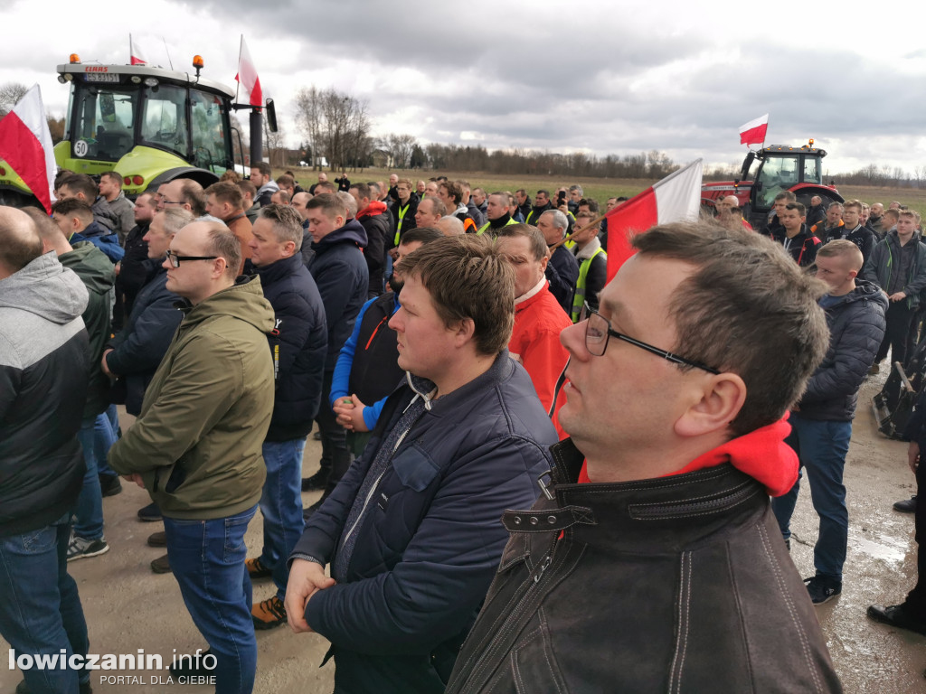 Traktory blokują DK 70 w stronę Skierniewic
