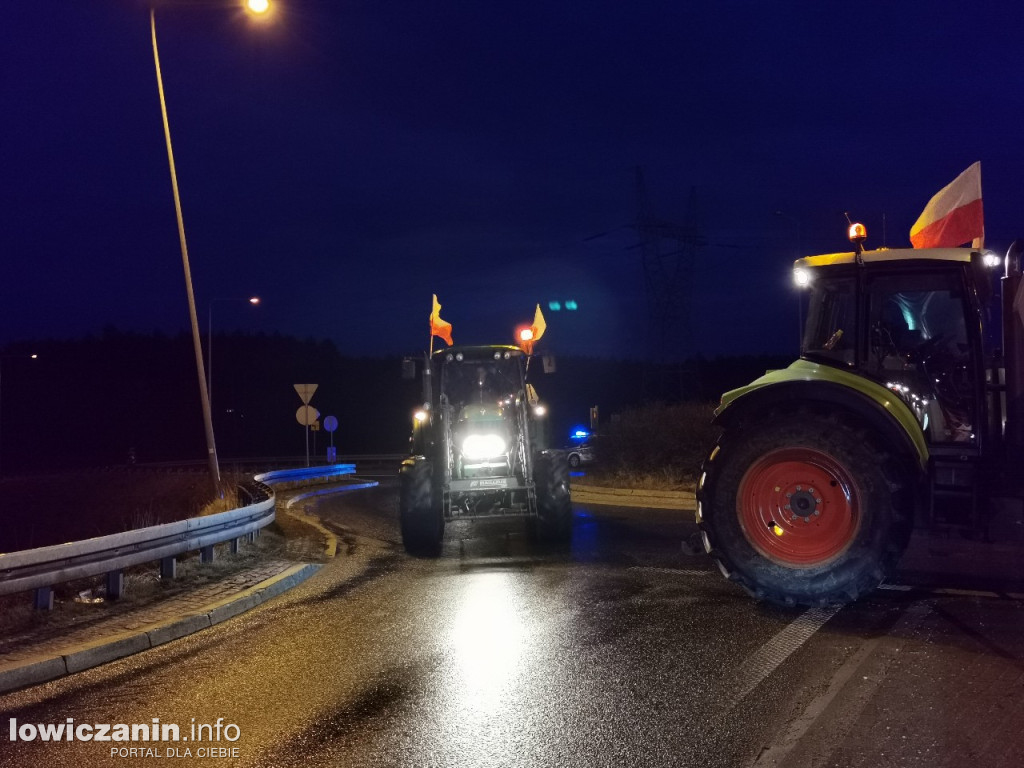 Rolnicy blokują rondo na DK 70