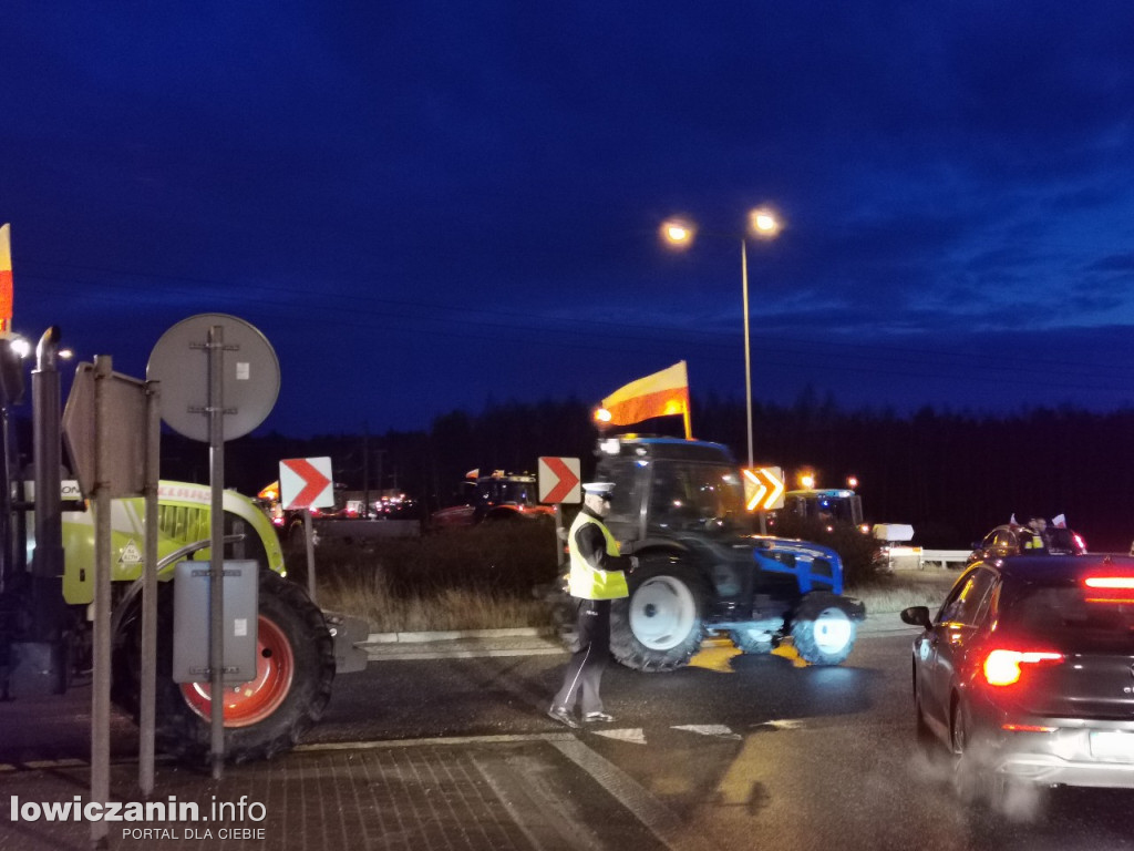 Rolnicy blokują rondo na DK 70