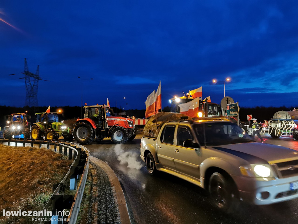 Rolnicy blokują rondo na DK 70
