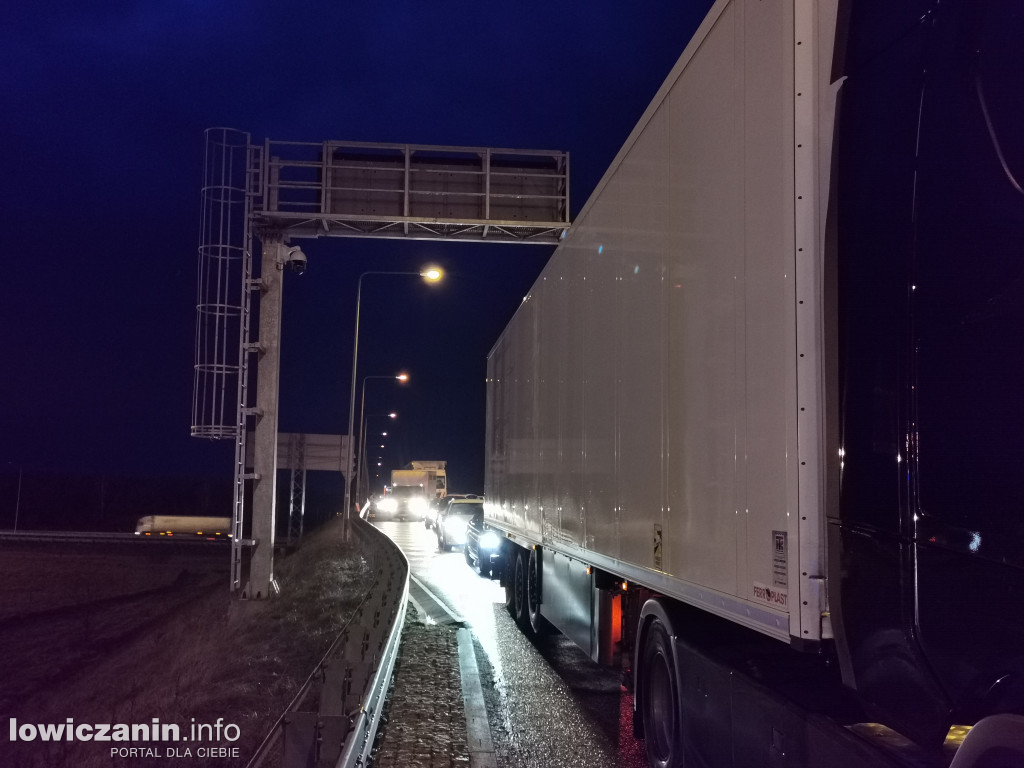 Rolnicy blokują rondo na DK 70