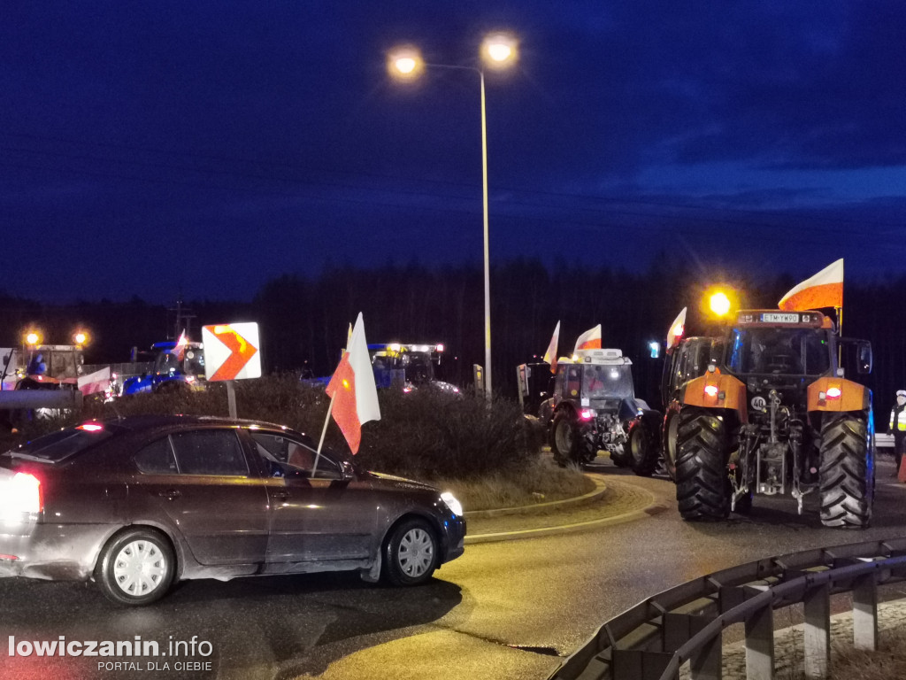 Rolnicy blokują rondo na DK 70