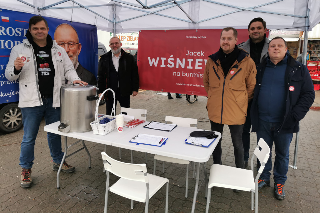 PiS zbiera podpisy na targowisku w Łowiczu
