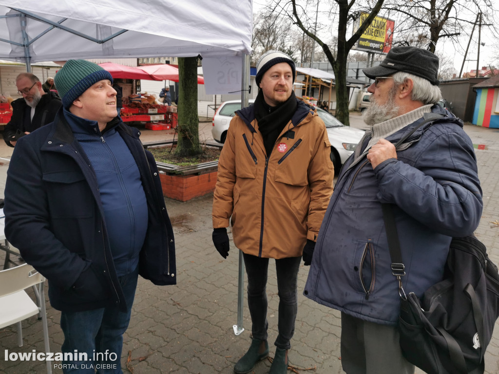 PiS zbiera podpisy na targowisku w Łowiczu