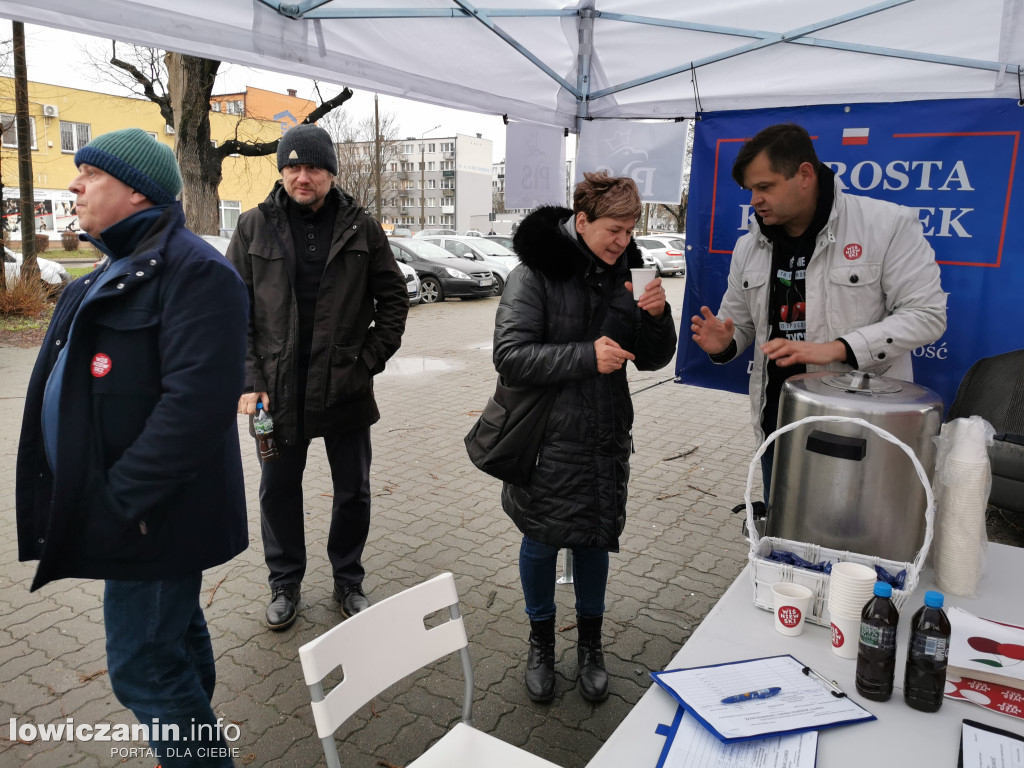 PiS zbiera podpisy na targowisku w Łowiczu