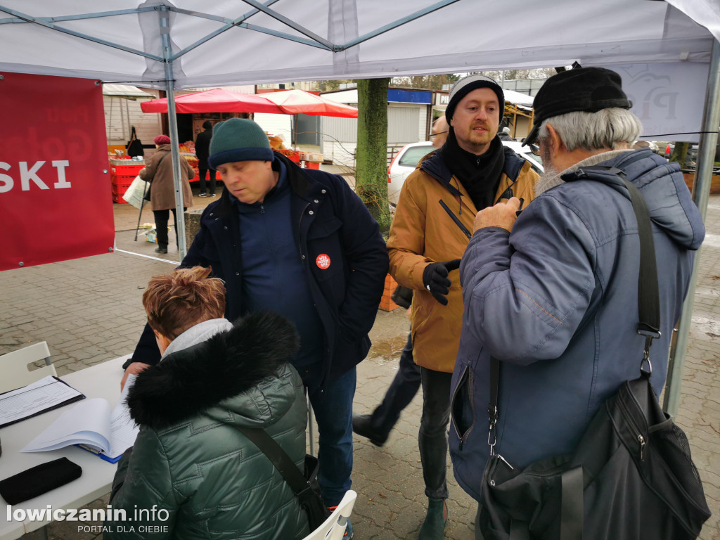 PiS zbiera podpisy na targowisku w Łowiczu