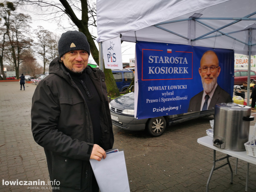 PiS zbiera podpisy na targowisku w Łowiczu