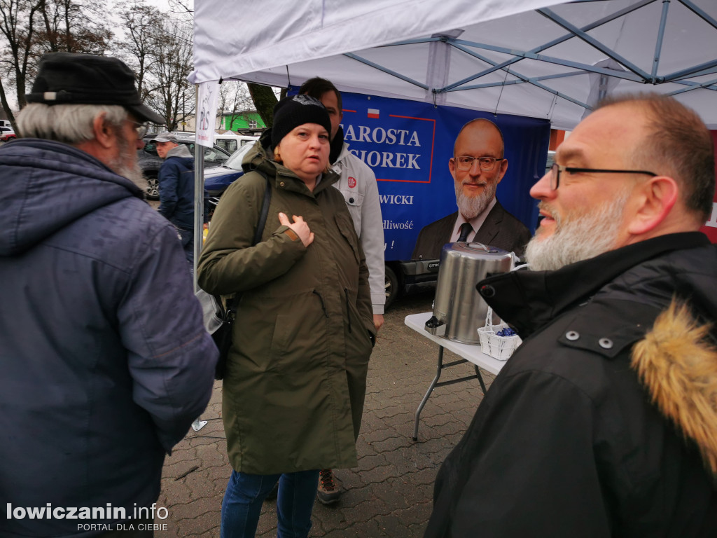 PiS zbiera podpisy na targowisku w Łowiczu