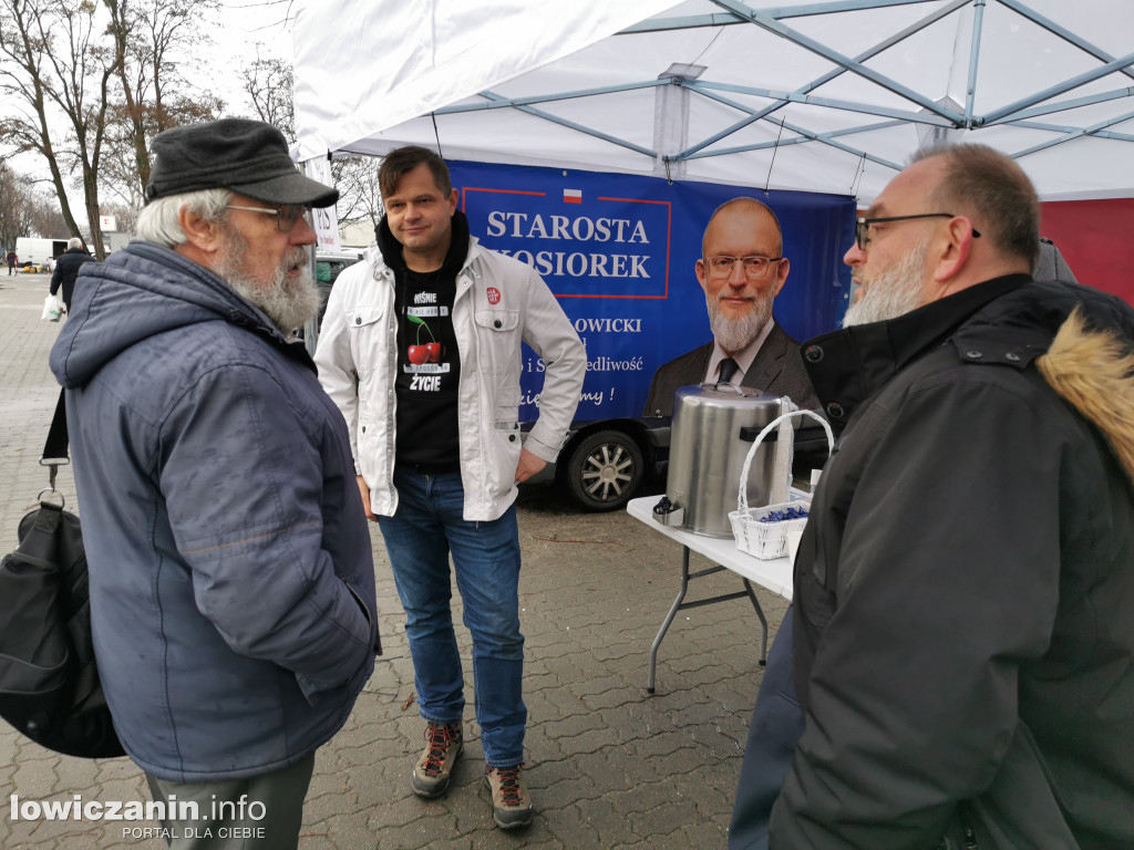 PiS zbiera podpisy na targowisku w Łowiczu