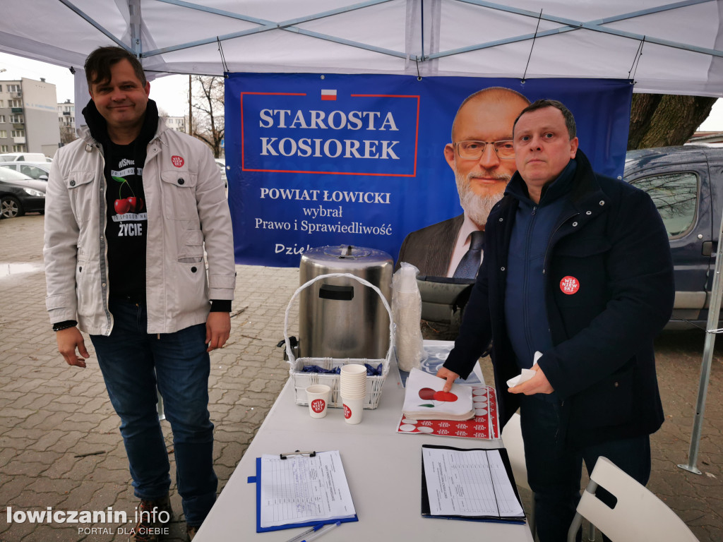 PiS zbiera podpisy na targowisku w Łowiczu