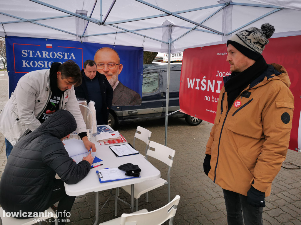 PiS zbiera podpisy na targowisku w Łowiczu