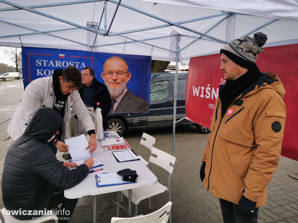 PiS zbiera podpisy na targowisku w Łowiczu