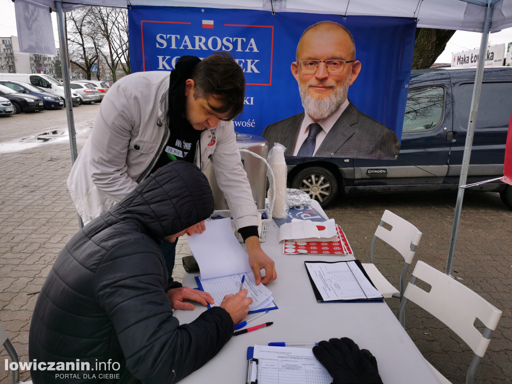 PiS zbiera podpisy na targowisku w Łowiczu