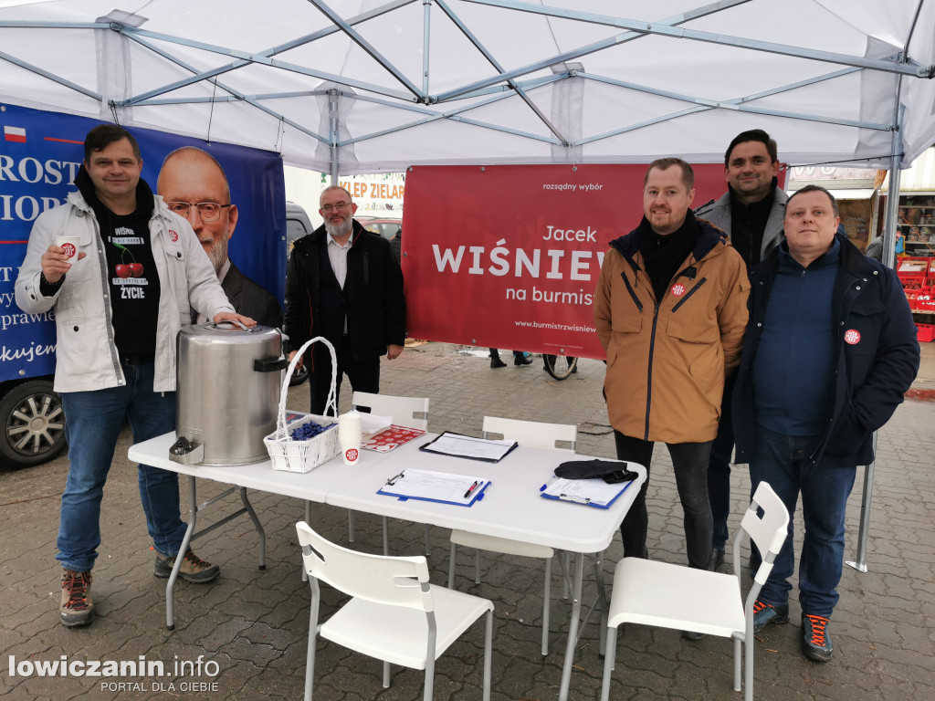 PiS zbiera podpisy na targowisku w Łowiczu