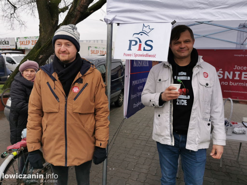 PiS zbiera podpisy na targowisku w Łowiczu