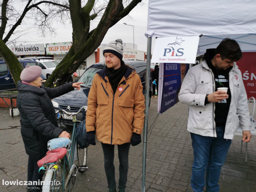 PiS zbiera podpisy na targowisku w Łowiczu