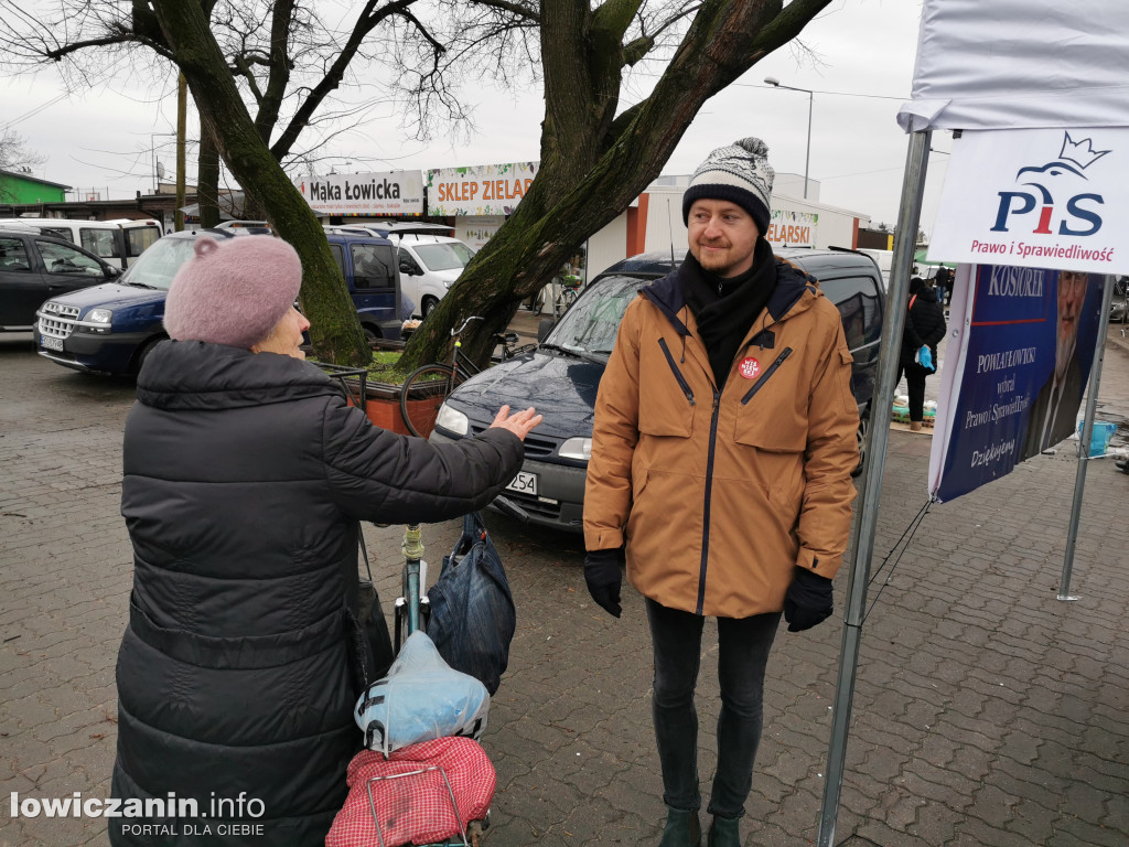 PiS zbiera podpisy na targowisku w Łowiczu