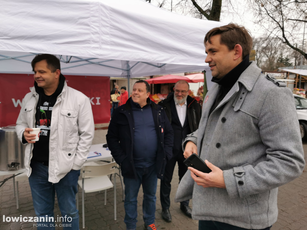PiS zbiera podpisy na targowisku w Łowiczu