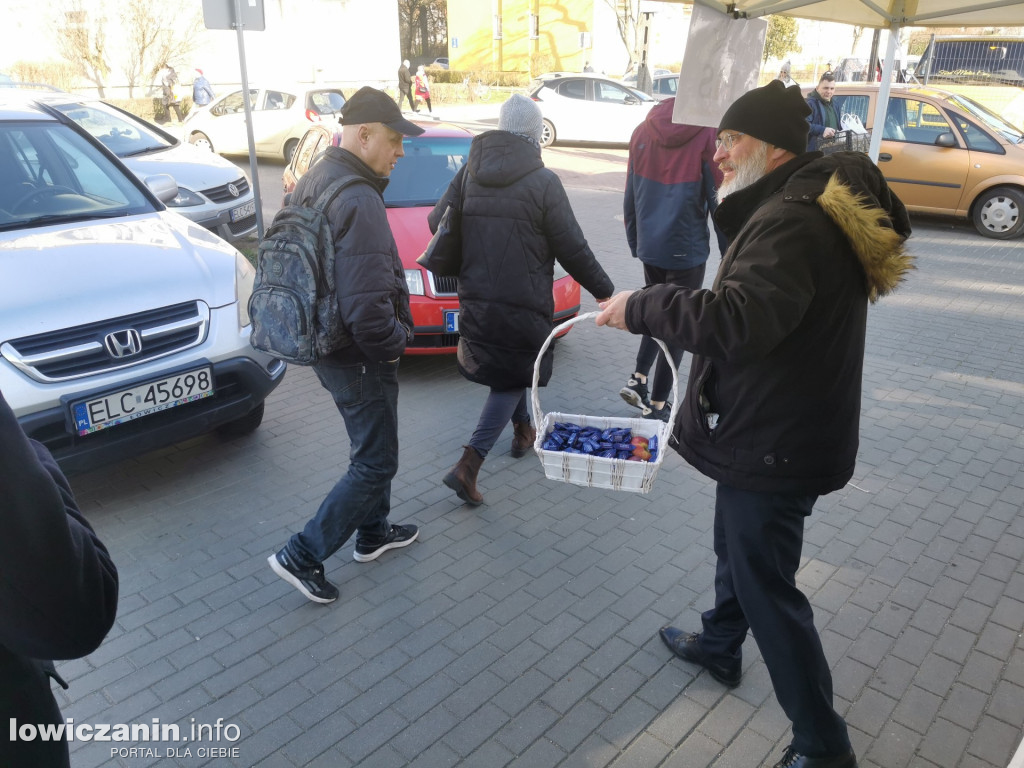 Kandydaci promują się na targowisku