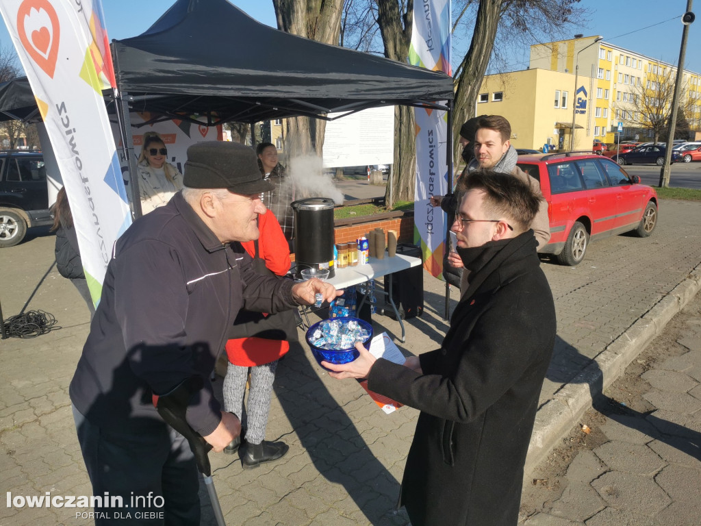Kandydaci promują się na targowisku