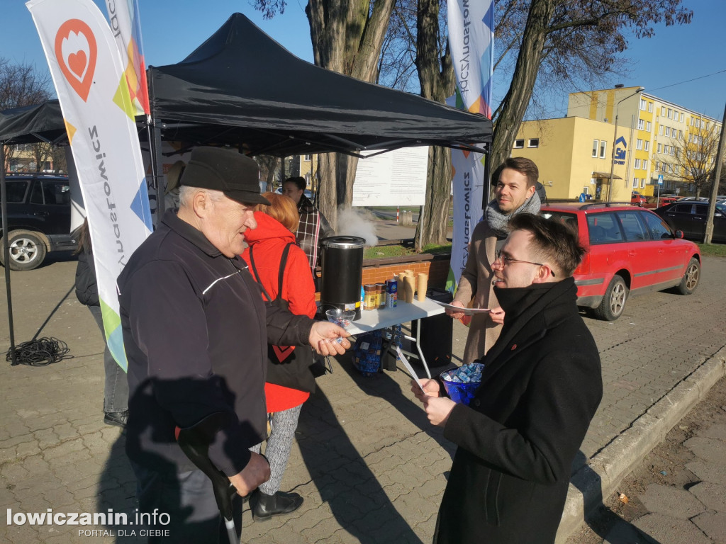 Kandydaci promują się na targowisku
