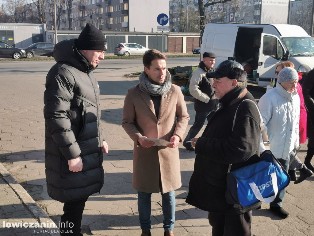 Kandydaci promują się na targowisku