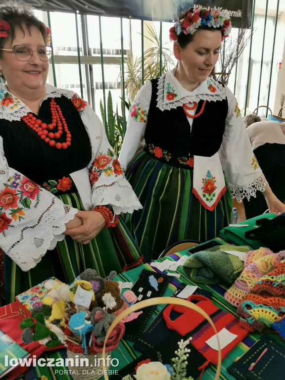 Kiermasz Wielkanocny w szkole przy ul. Ułańskiej