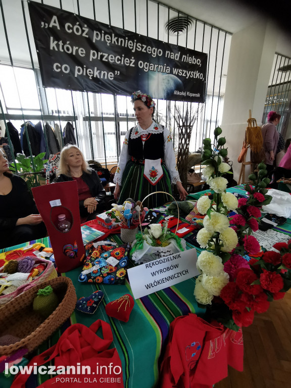 Kiermasz Wielkanocny w szkole przy ul. Ułańskiej