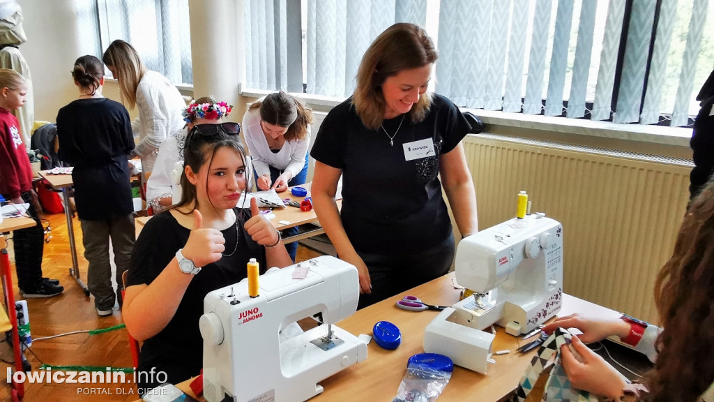 Kiermasz Wielkanocny w szkole przy ul. Ułańskiej
