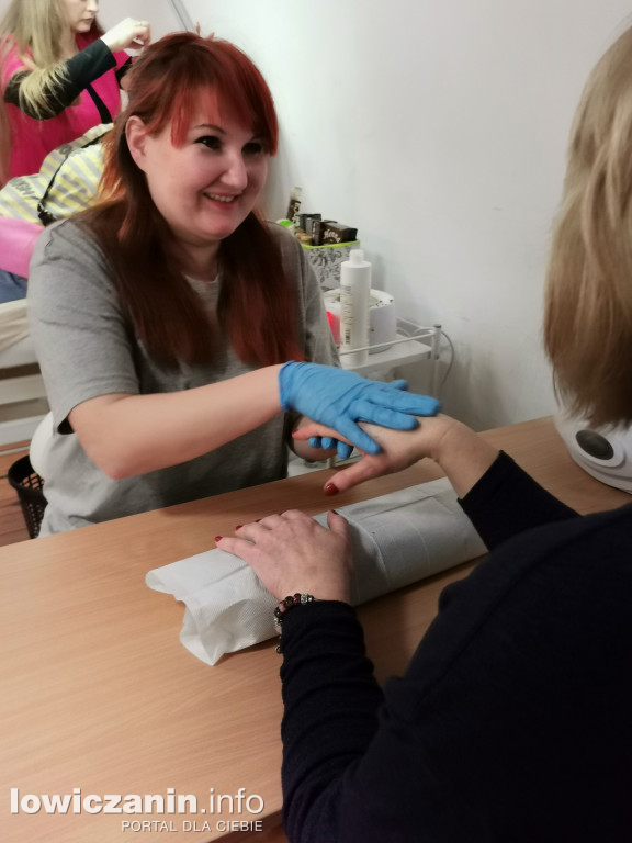 Kiermasz Wielkanocny w szkole przy ul. Ułańskiej