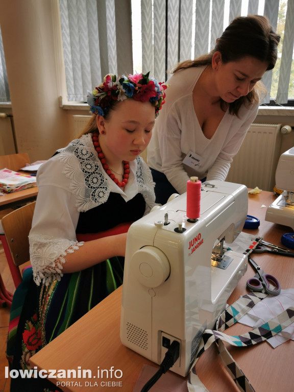 Kiermasz Wielkanocny w szkole przy ul. Ułańskiej
